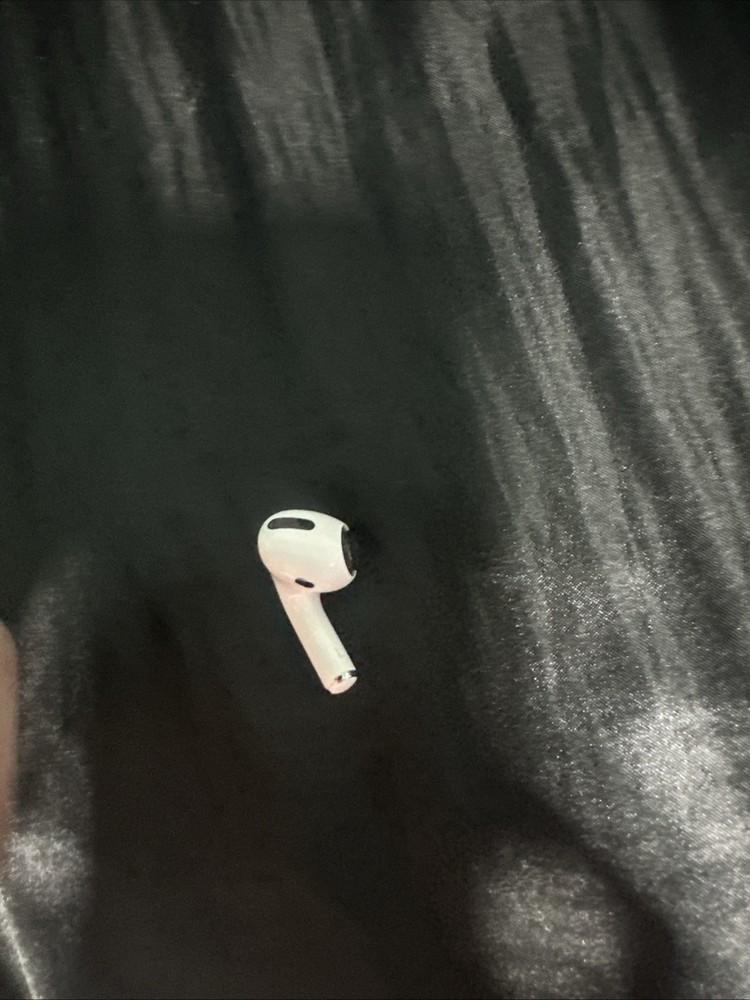 Left AirPod Pro 1st Gen Replacement – Single Earbud