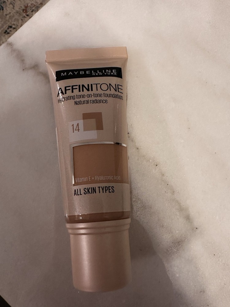 Maybelline Affinitone Liquid Foundation 30ml in Shade 14 for Flawless Coverage