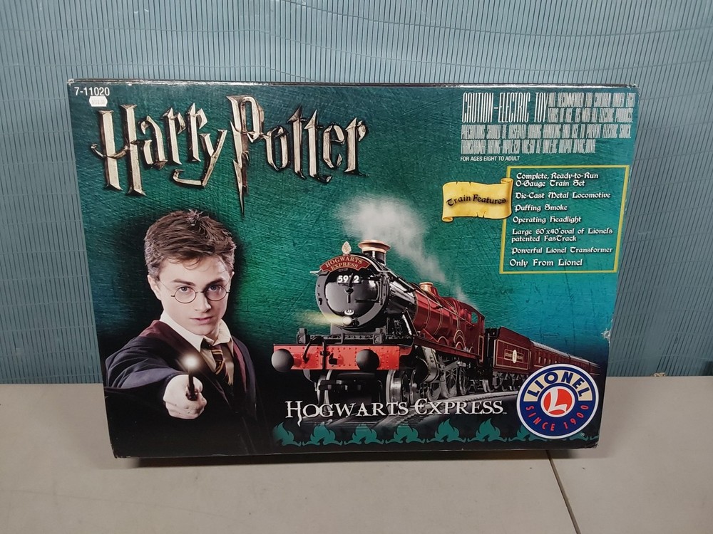 Lionel 7-11020 O Gauge Harry Potter Hogwarts Express Steam Train Set NEW IN BOX