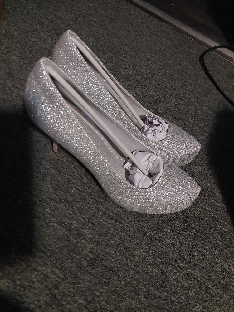 Dream Paris Silver Sparkle Size 9.5 Elegant Party Heels