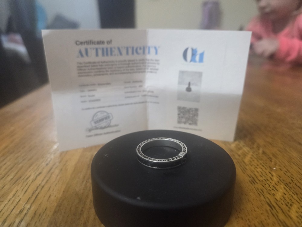 Gucci Italy Sterling Silver Speckled Black Resin Enamel G Logo Ring Size 9