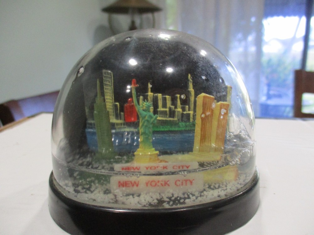 NEW YORK CITY STATUE OF LIBERTY, TWIN TOWERS EMPIRE S.BUILDING ,SNOW GLOBE