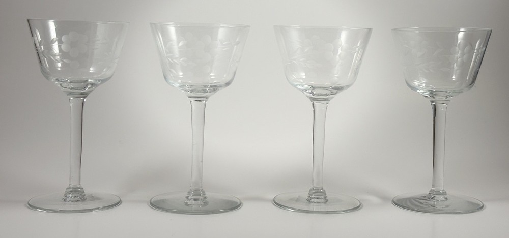 Set of Four Vintage Cocktail Glasses Etched Floral Design Elegant Glass