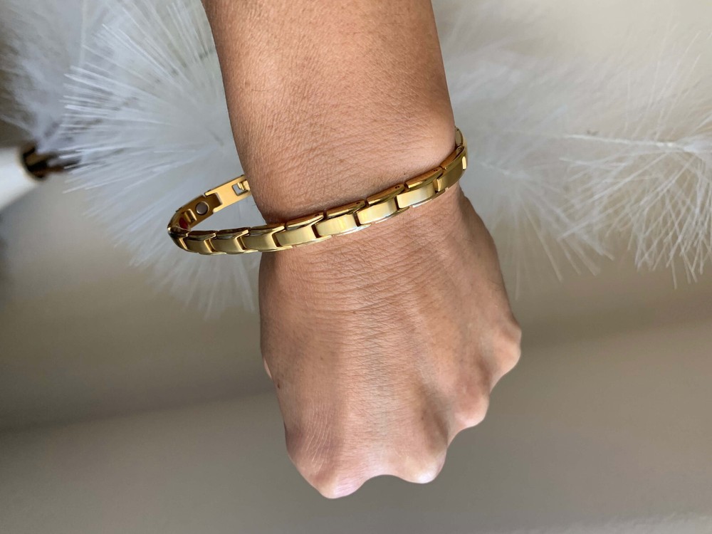 Gorgeous Thin Magnetic Bracelet Women Men Balance Energy Power Christmas Gift