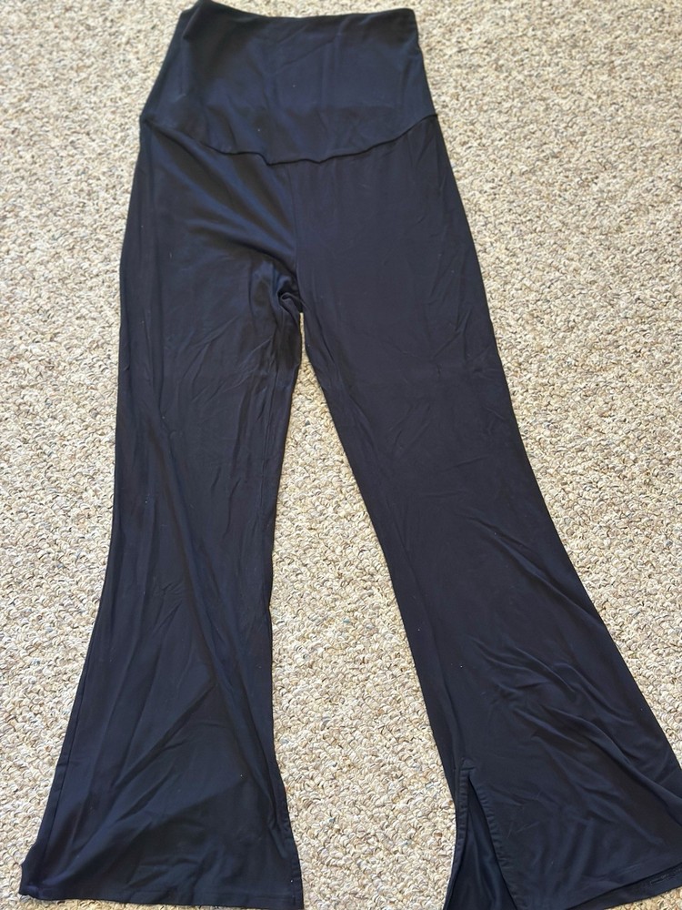 Time & Tru Maternity Flare Leggings in Black - Size Small