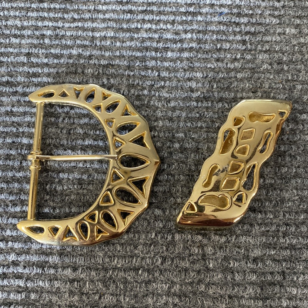 Belt Buckle Women’s Gold Stamped Round