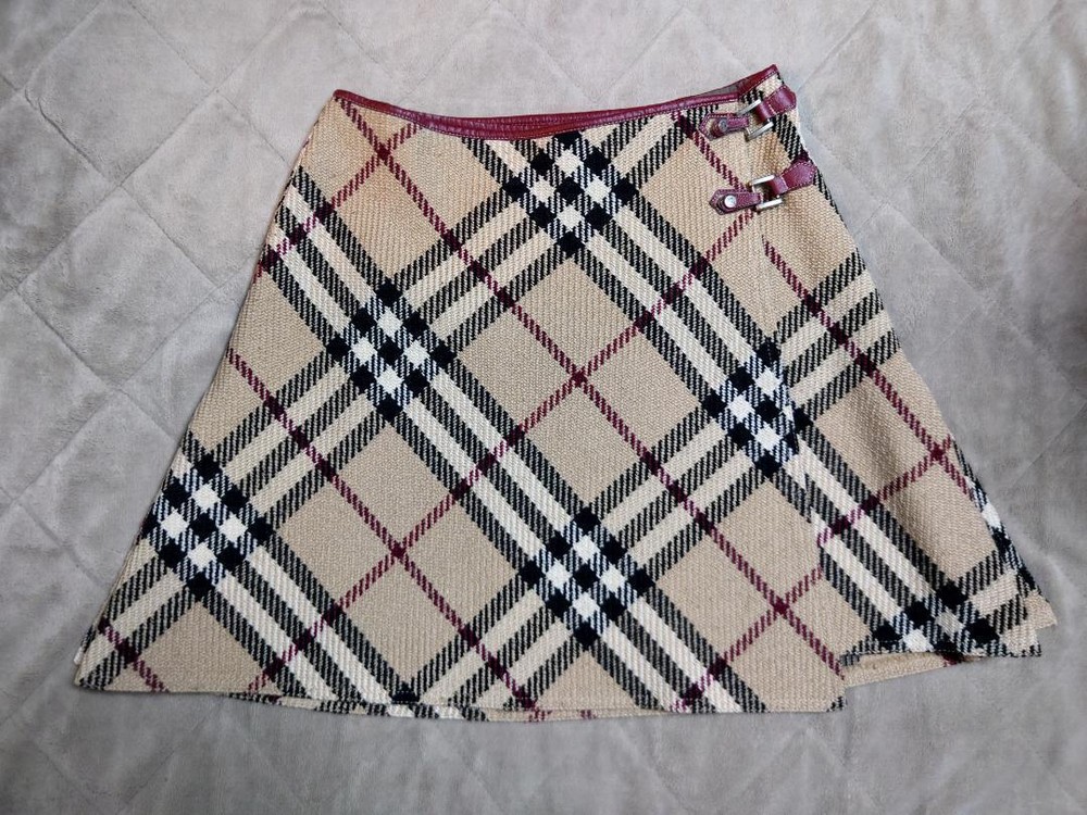 Burberry Blue Label Beige Wrap Skirt Size 38 Belted Snap Closure