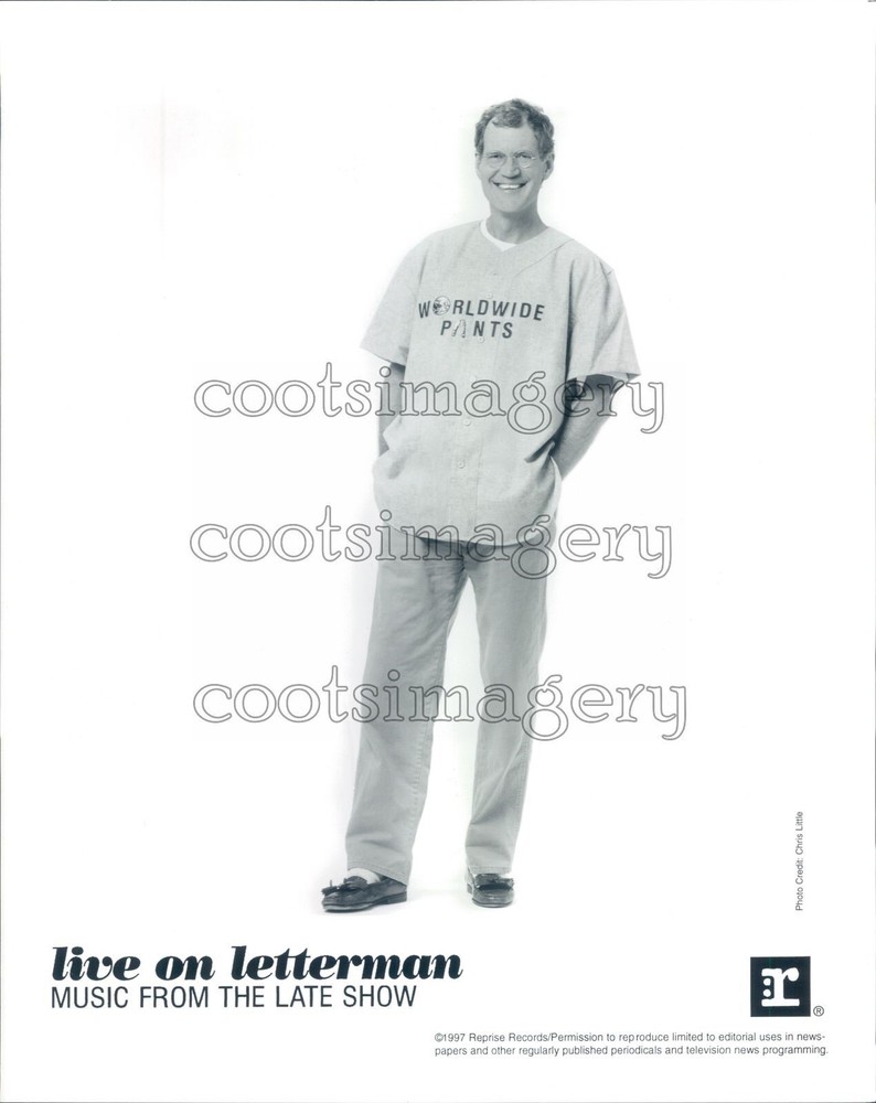 1997 Press Photo David Letterman Wears Worldwide Pants Shirt Standing Pose