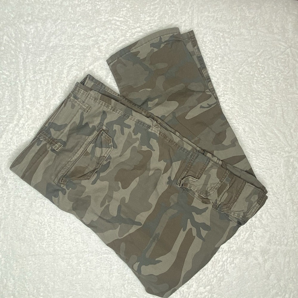 Wrangler Camo Cargo Jeans with Pockets Regular Taper Fit 44x30 Y2K Grunge Style