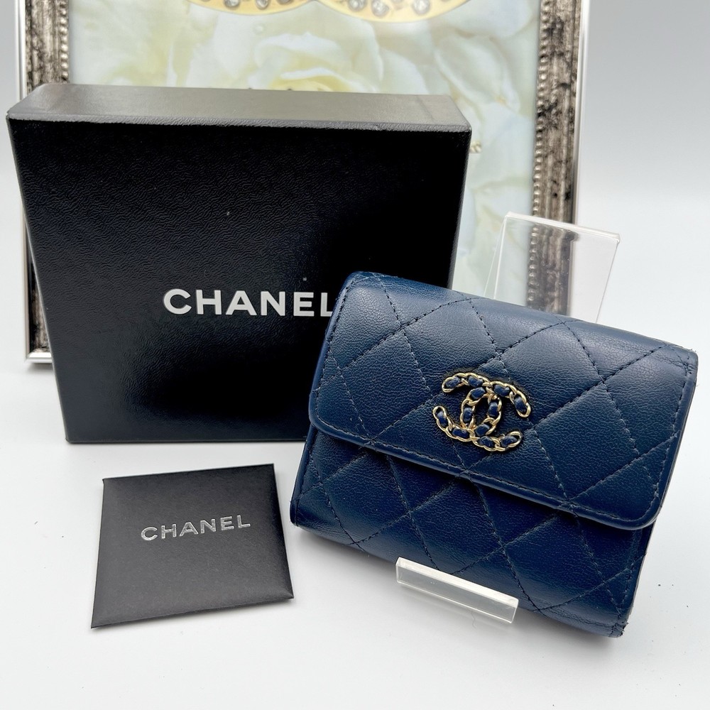 85/Authentic CHANEL Wallet Blue CoCo Logo Lambskin Bifold lean Repair Box