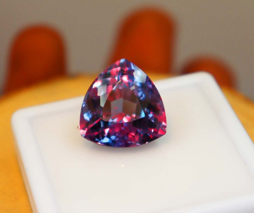 18.60 Ct Flawless Russian Color Change Alexandrite Trillion Cut Gemstone