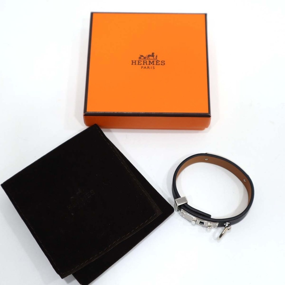 Hermes Mini Dog Plaque Bracelet 24 D Engraved 2019 Gold HW Ref 41568