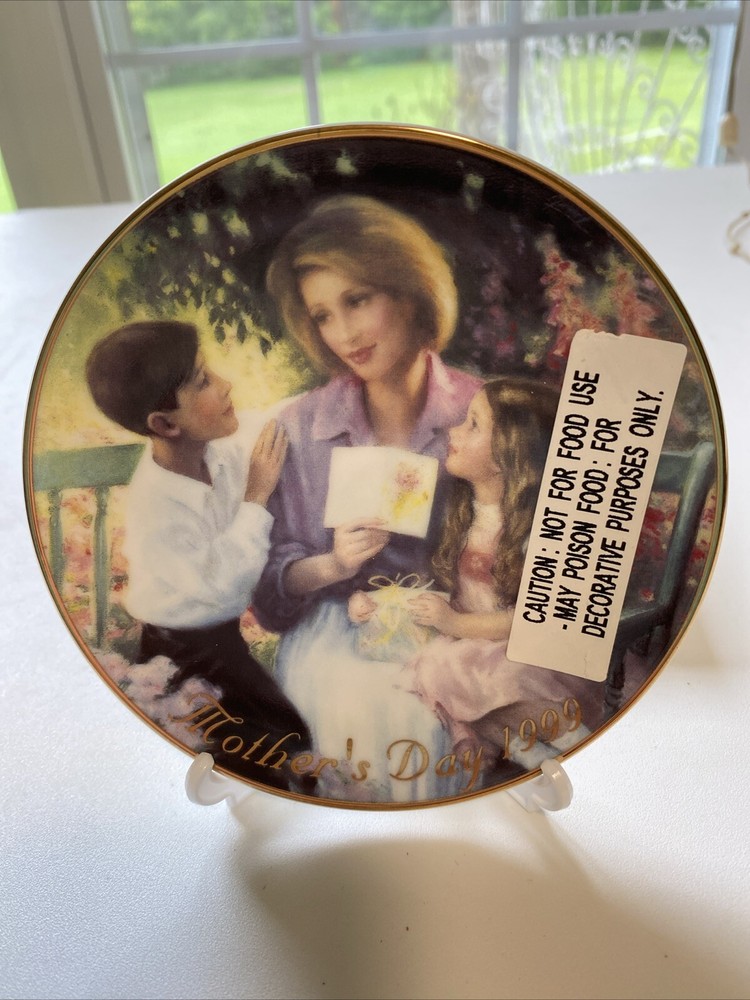 Mothers Day Avon 1999 Pride and Joy 5 Porcelain Plate Caucasian Collectible NOS-image
