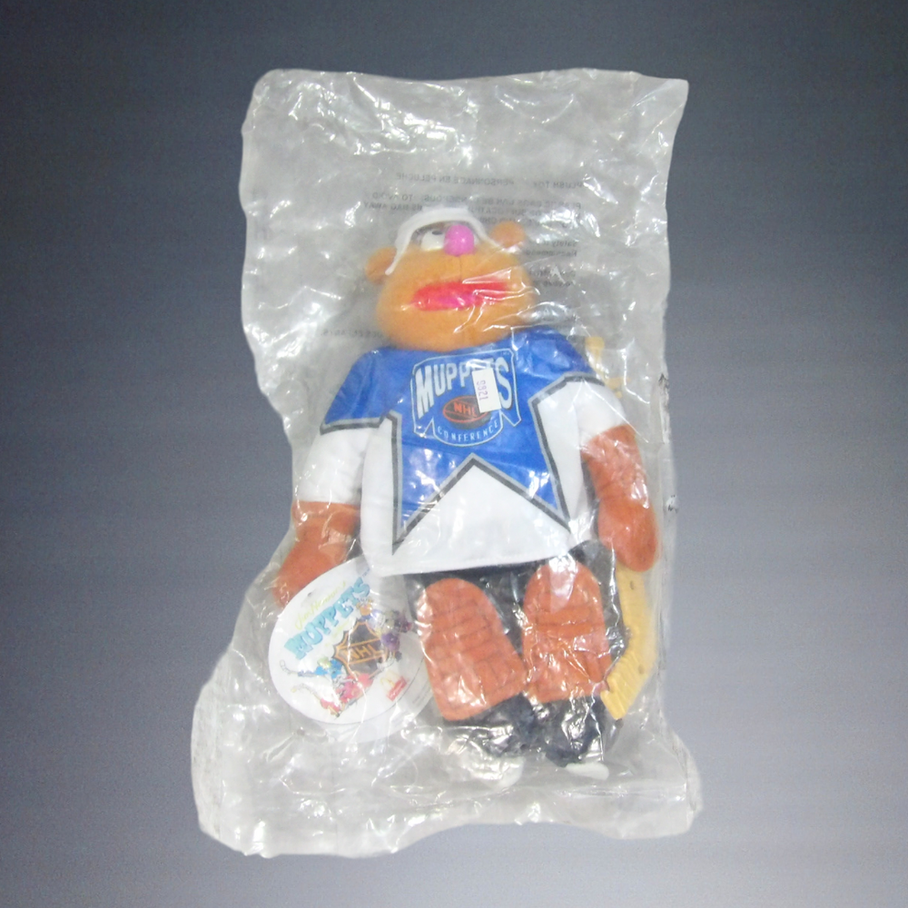 1995 VINTAGE MCDONALD'S NHL MUPPETS FOZZIE BEAR HOCKEY PLAYER PLUSH TOY