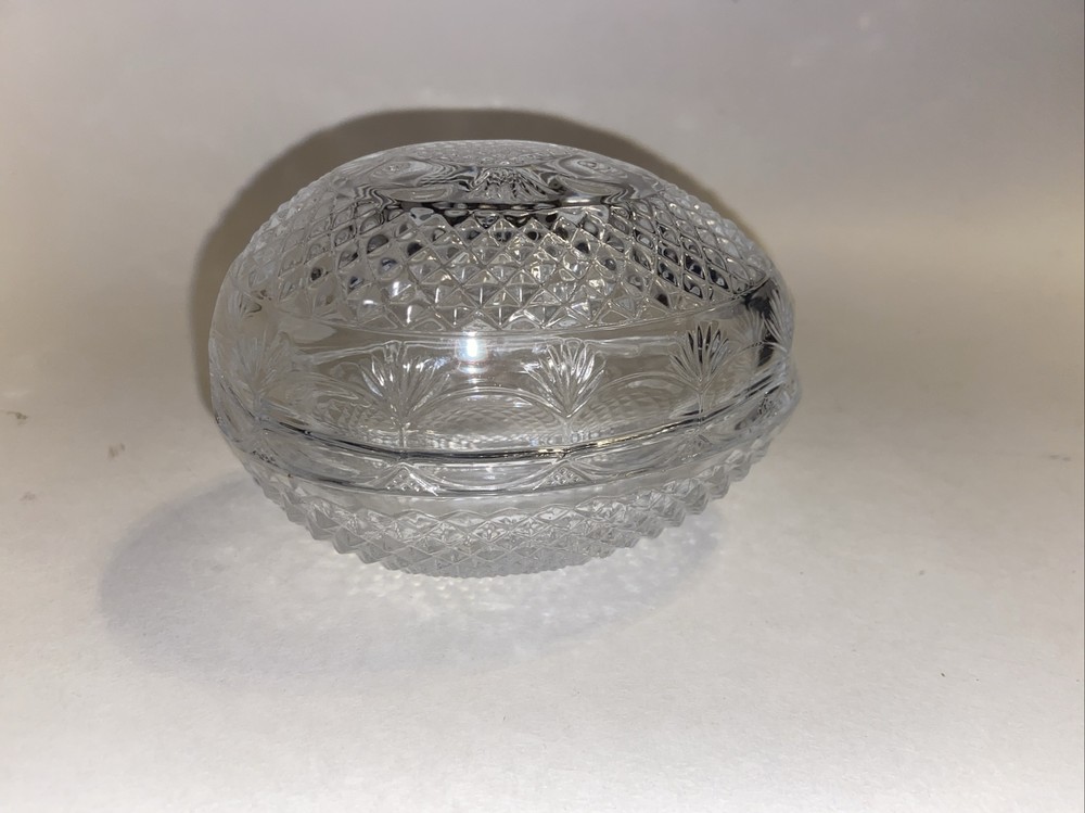 Mothers Day Crystal Glass Egg Fostoria Soap Trinket Dish vintage 1977 Avon-image