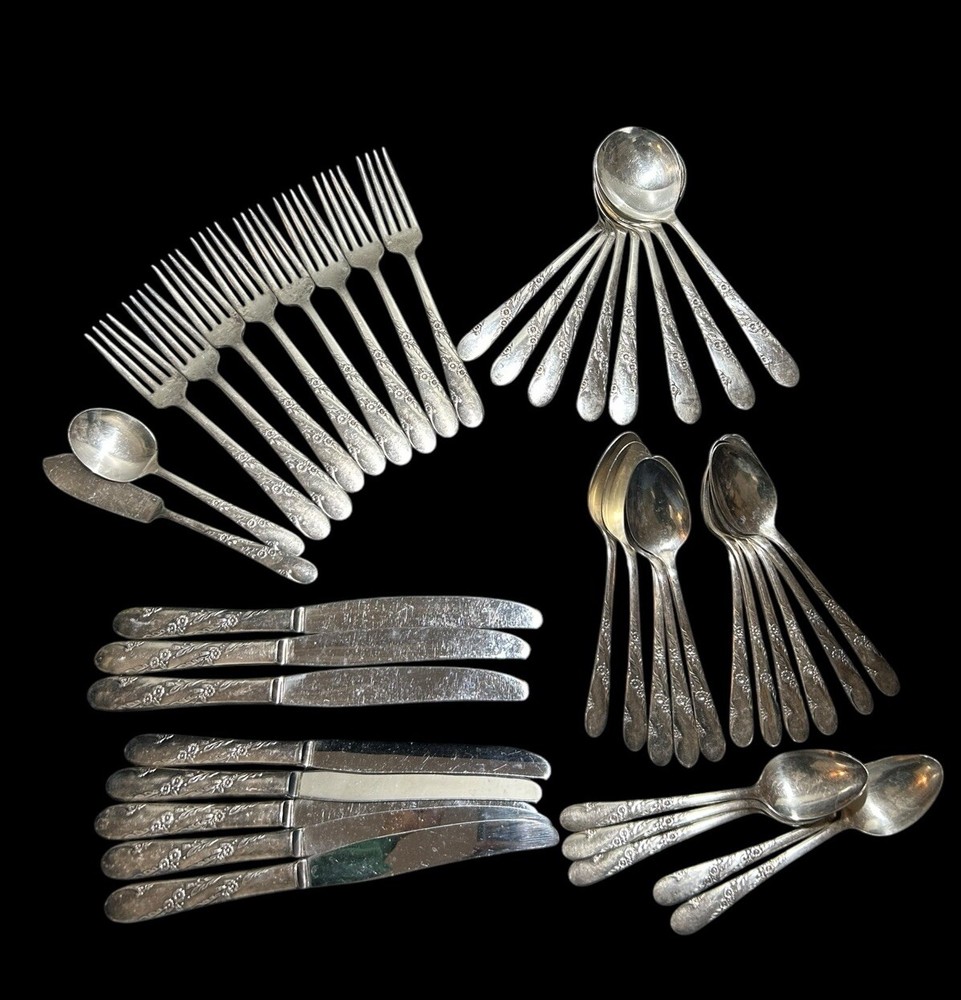 42pc Oneida Community Bridal Wreath Tudor Silverplate Flatware Set 1950s