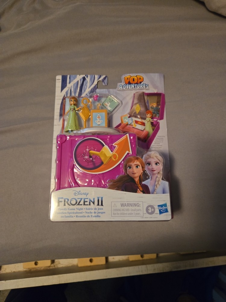 FROZEN 2 Pop Adventures Family Game Night Pop-Up Playset