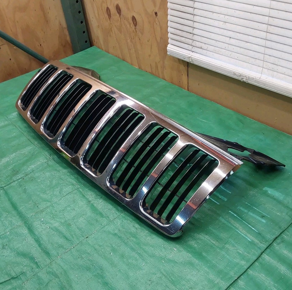2005-2007 Jeep Grand Cherokee WK Grille Cover Bumper Front OEM 55156814AE