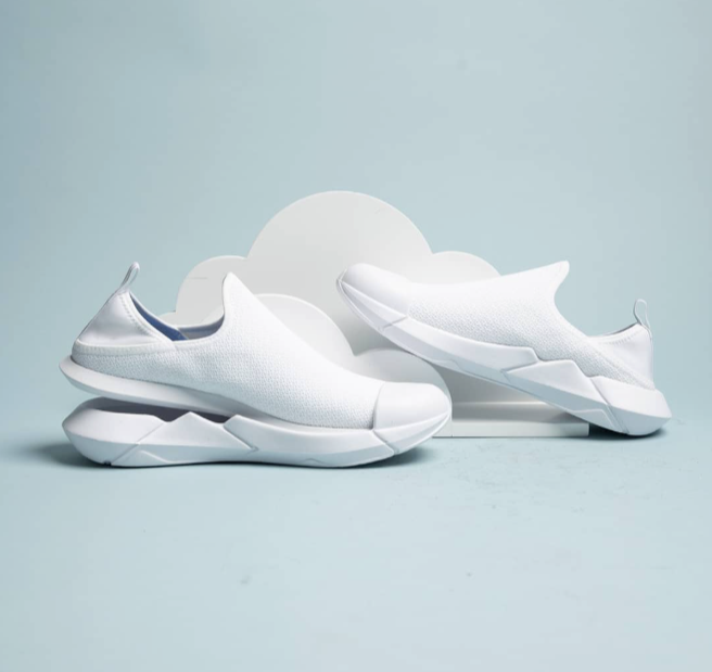 Size 10 - Muvez 2.0: 2:1 Slipper Convertible Shoes Indoor Outdoor (White)