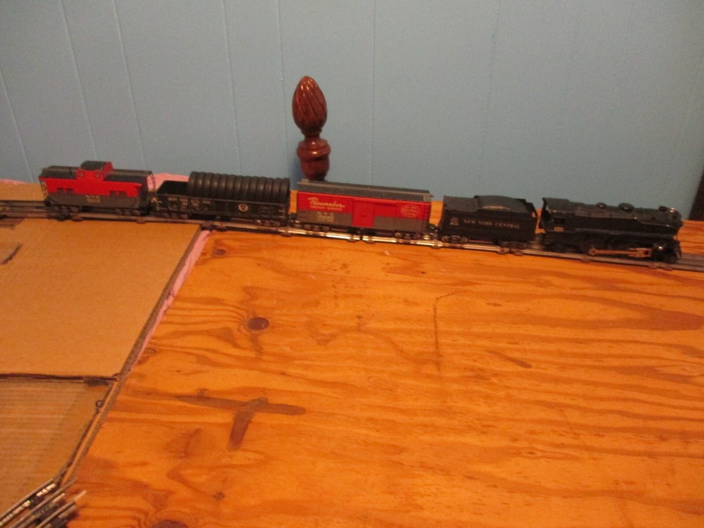 MARX  Train Set: 999 Locomotive,  4 Cars, Dynapack Transformer- tested and runs