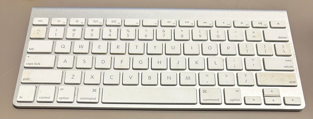 Apple A1314 Bluetooth Wireless Silver Magic Keyboard