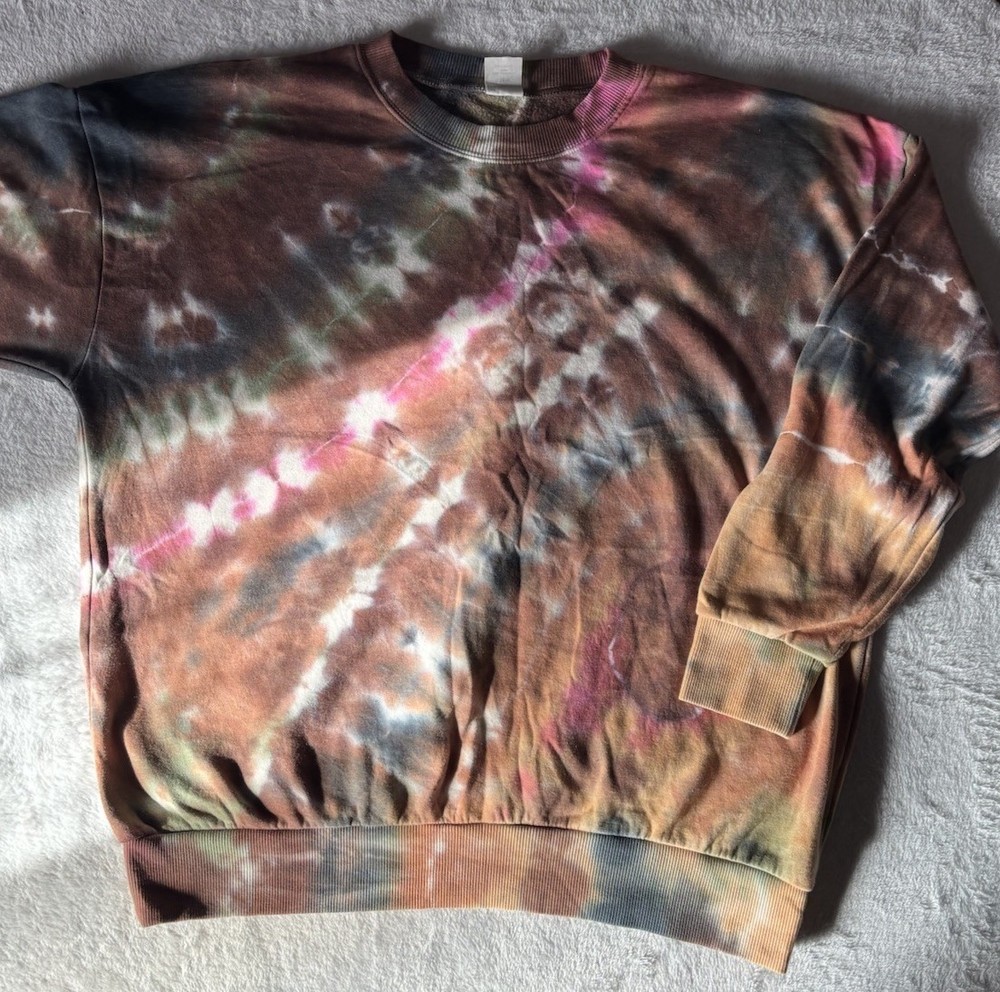• Tie-Dye Long Sleeve Sweatshirt | Relaxed Fit | Size Large