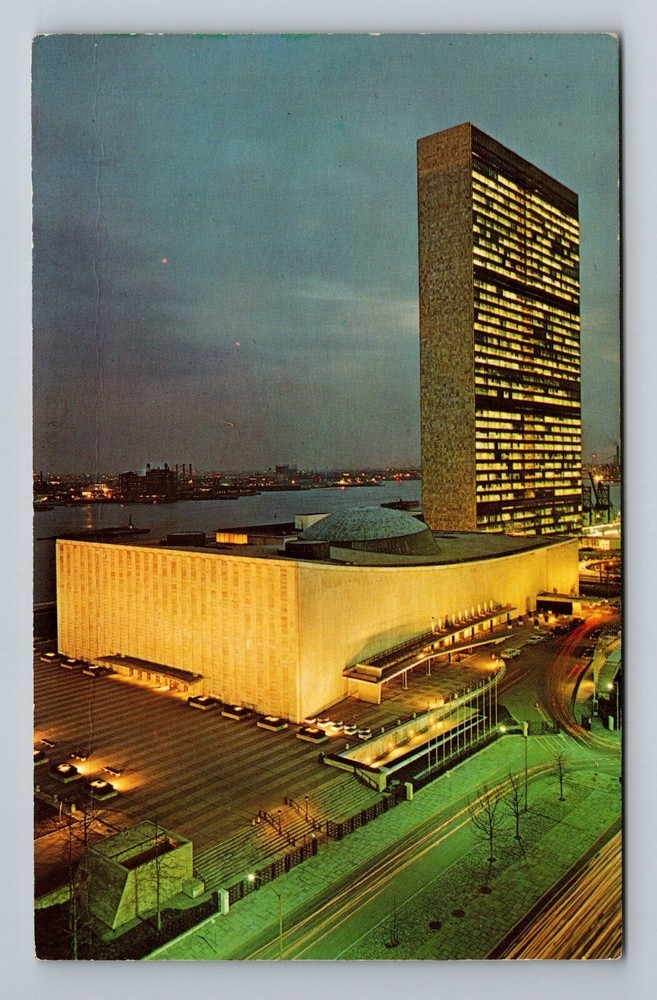 New York City NY,, United Nations At Night Vintage Souvenir Postcard