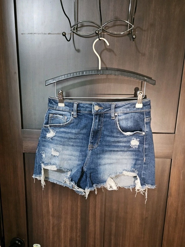 EUC Women's Wild Oak Boutique Risen Distressed Denim Jean Shorts Size Small