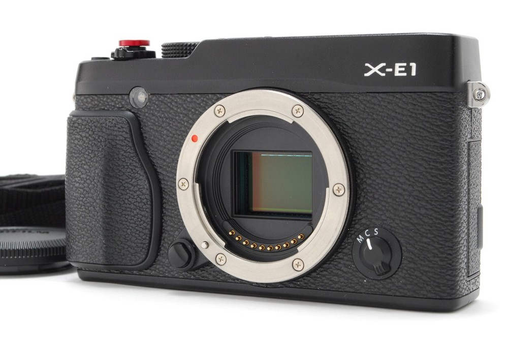 Fujifilm X-E1 16MP Black Mirrorless Camera with Case - Japan Import