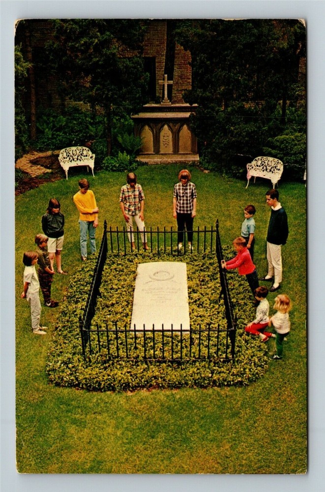 Kenilworth IL-Illinois, Grave Eugene Field, Poet, c1968 Vintage Postcard