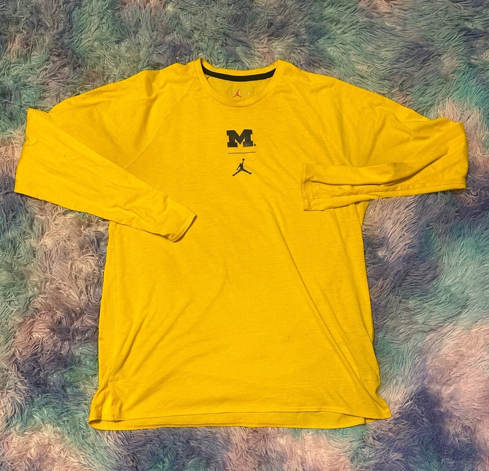Michigan Wolverines Air Jordan Shirt Mens Large Yellow Long Sleeve Center Logo