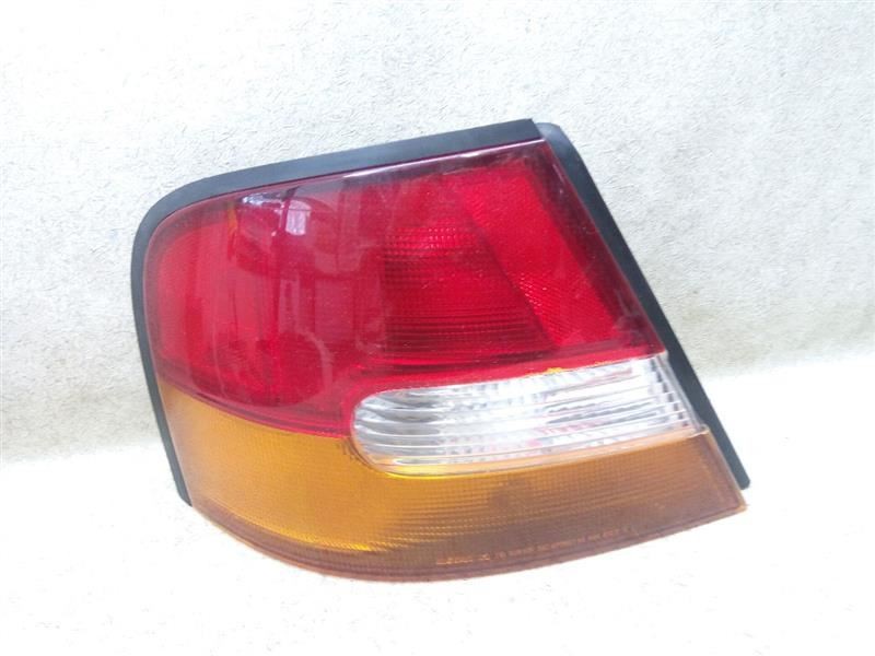 Driver Left Tail Light Quarter Panel Mounted Fits 98-99 NISSAN ALTIMA F33-187898