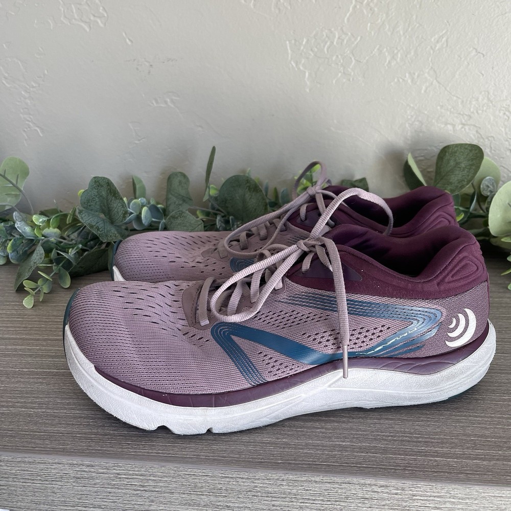 TOPO ATHLETIC MAGNIFLY 4 ROAD RUNNING SHOES WOMENS SZ 9 PURPLE