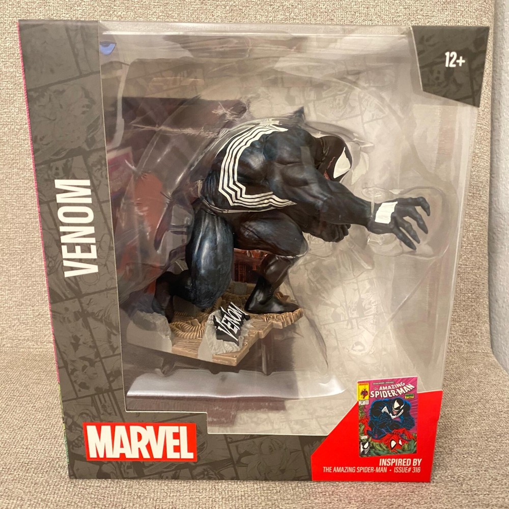 McFarlane Toys Marvel Collection Venom Statue - In Hand