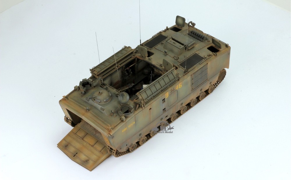 PreSale ProBuilt Model 1:35 USMC LVTP5A1 /w Detail Interior Vietnam war-image