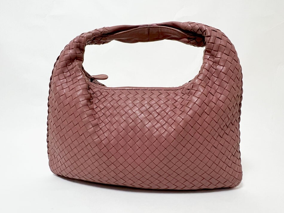Bottega Veneta Light Purple Intrecciato Leather One Shoulder Bag in Excellent Condition  