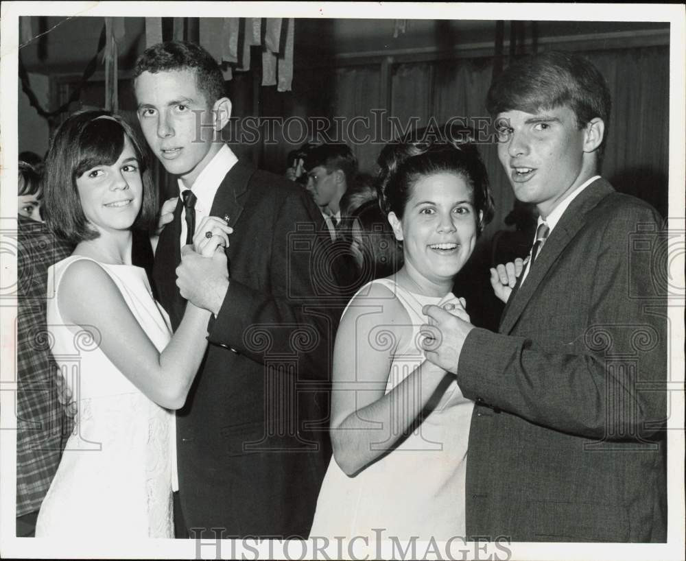 1966 Press Photo Junior Commodore Dance at the Coral Reef Yacht Club - lra65236