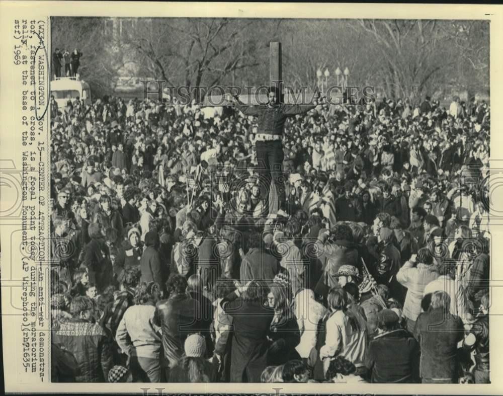 1969 Press Photo Anti War Demonstrators at moratorium rally in Washington