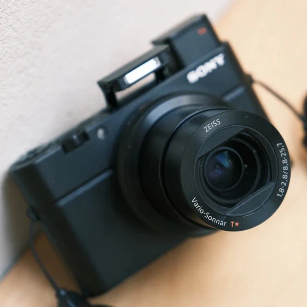Sony Cyber-shot DSC-RX100M4 IV Digital Camera 20M WiFi NFC Flip Screen Camera