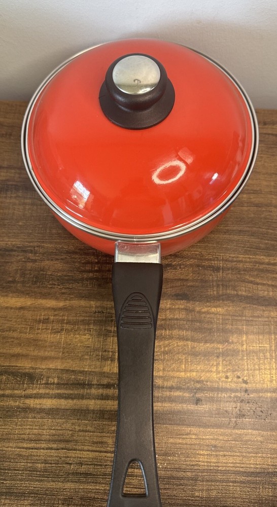 Megaware 3 QT Red Pot Excellent Condition Made In Spain Pre-Owned