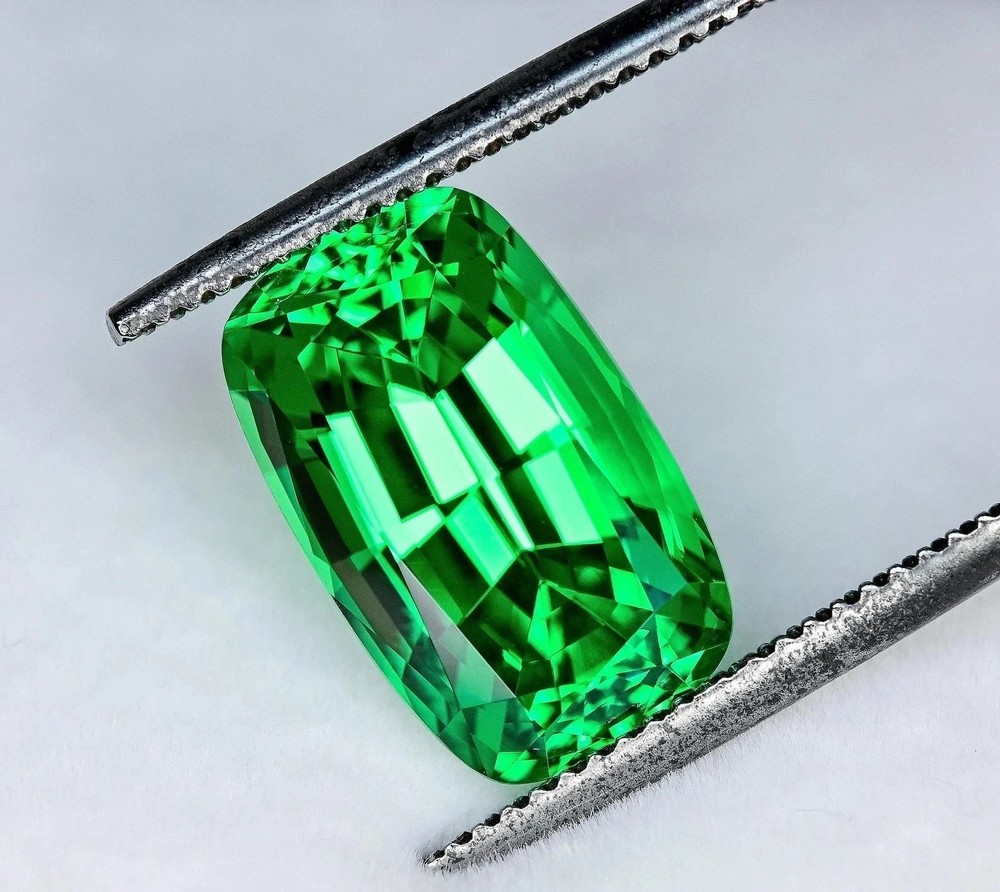 Untreated Certified Flawless 13 Ct Natural Green Emerald Colombia Loose Gemstone