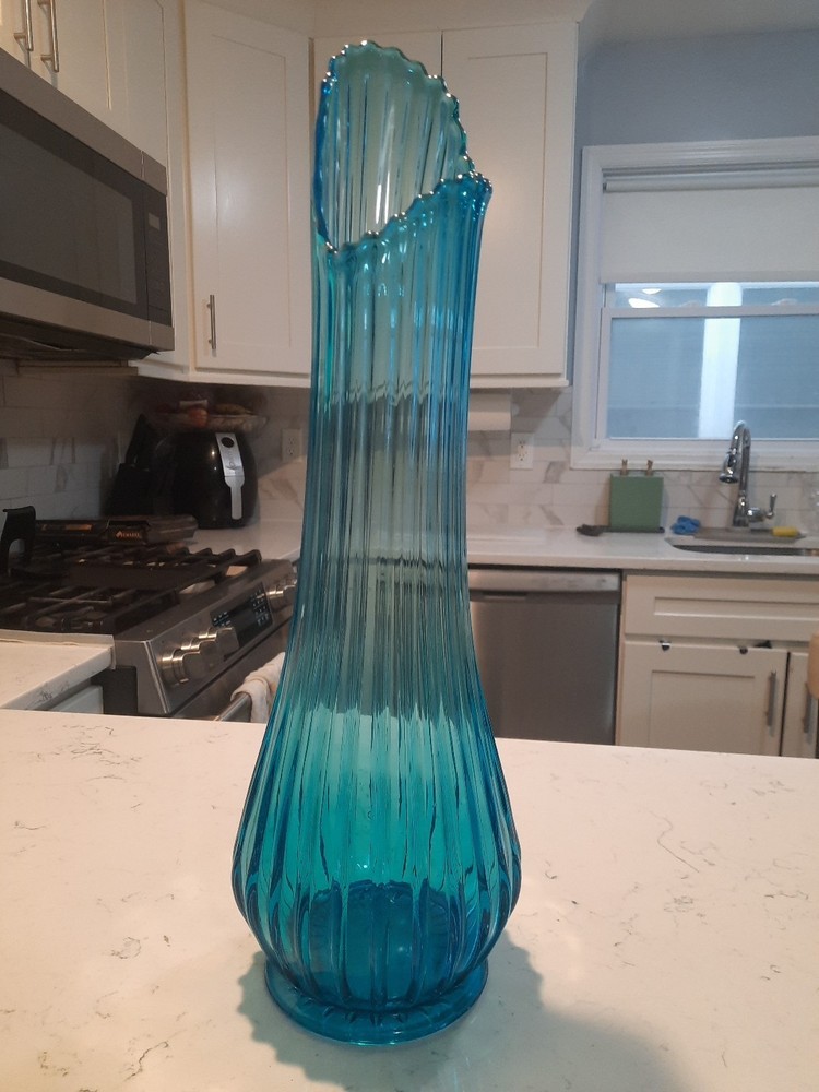 LE SMITH GLASS FAYETTE MID CENTURY BLUE STRETCH SWUNG VASE 22