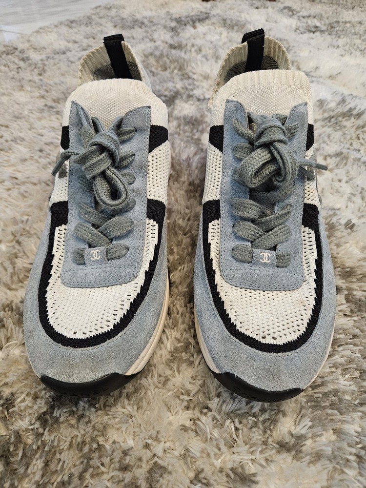 Chanel 22C Mens Suede Knit CC Logo Low Top Sneaker in Blue White Grey Size 44 US 11