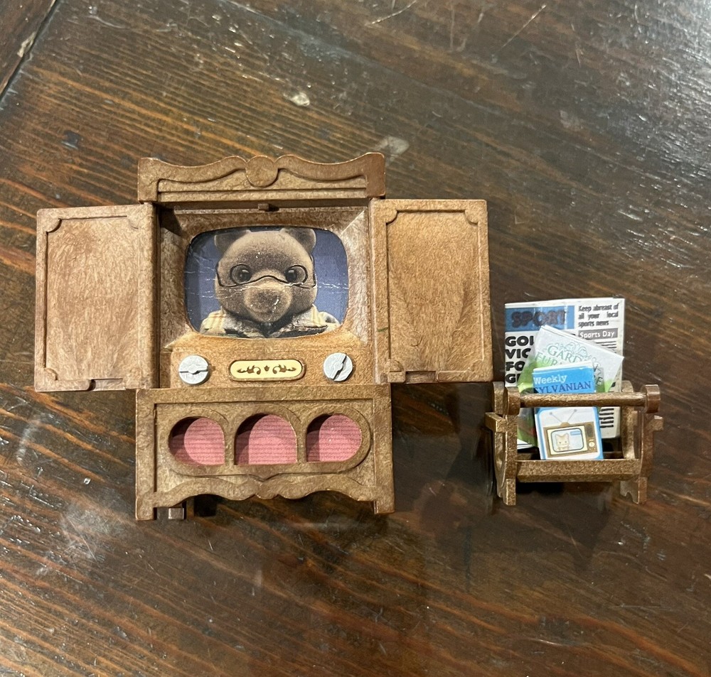 Calico Critters Sylvanian Families Vintage Television TV w Magazine Stand