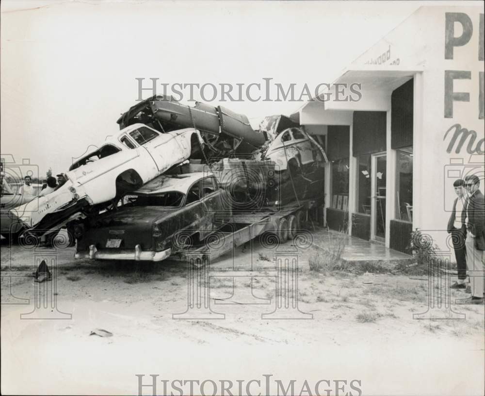 1968 Press Photo A truck carrying cars that crashed into a building - lra83251