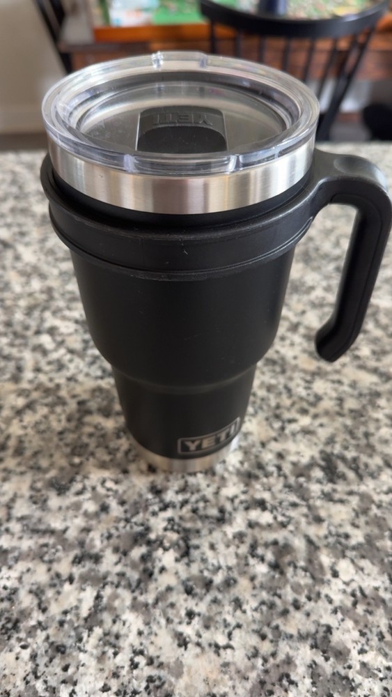 30 oz Black Yeti Rambler with MagSlide Lid and Handle for Durability