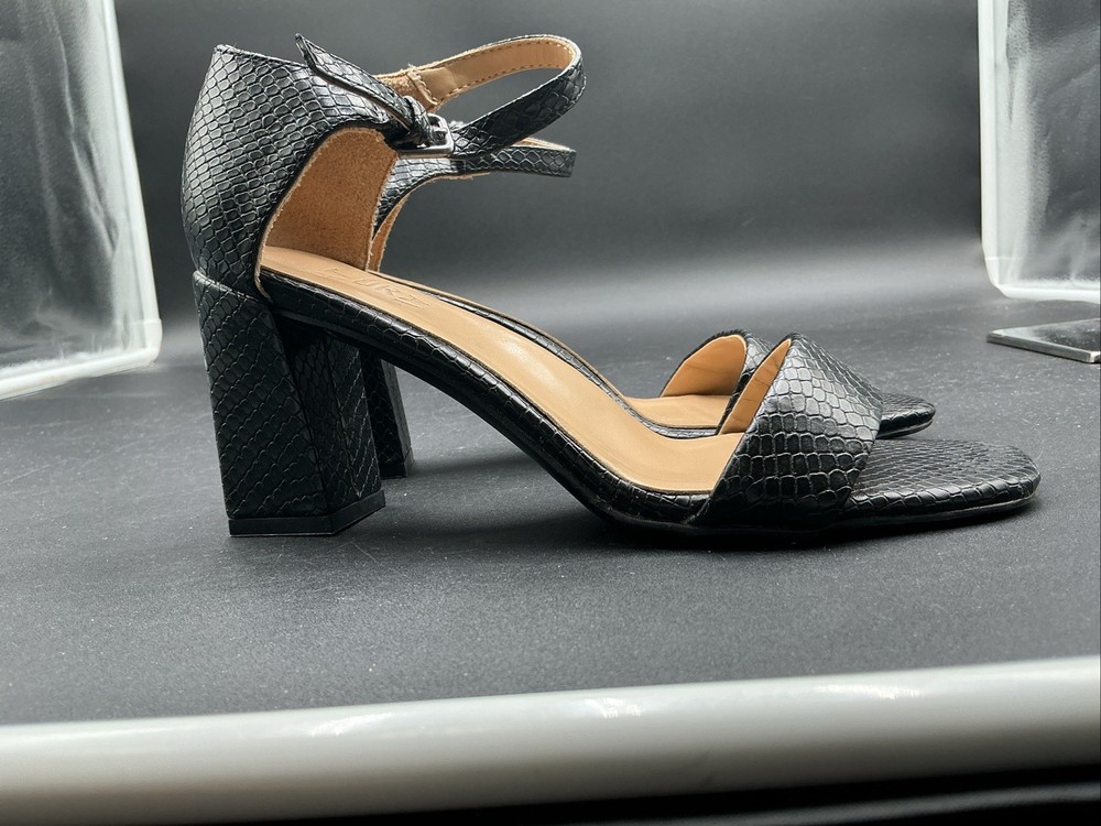 Naturalizer Rayner Ankle Strap Sandals Size6.5 M 0414-206