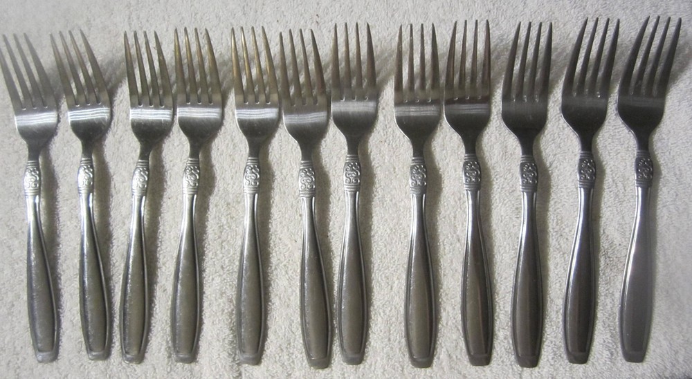 12 Dinner Forks  VISTA By Oneida Stainless Steel Flatware,7 3/4