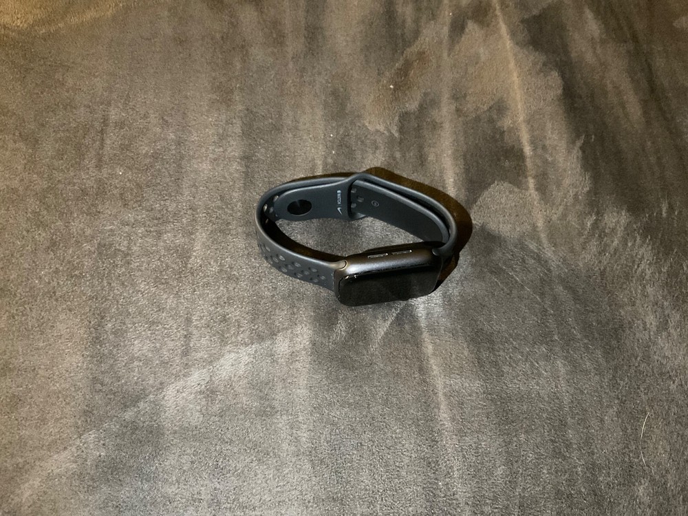 Apple Watch SE 40mm GPS aluminum ceramic case Ion-X glass 50m water resistant