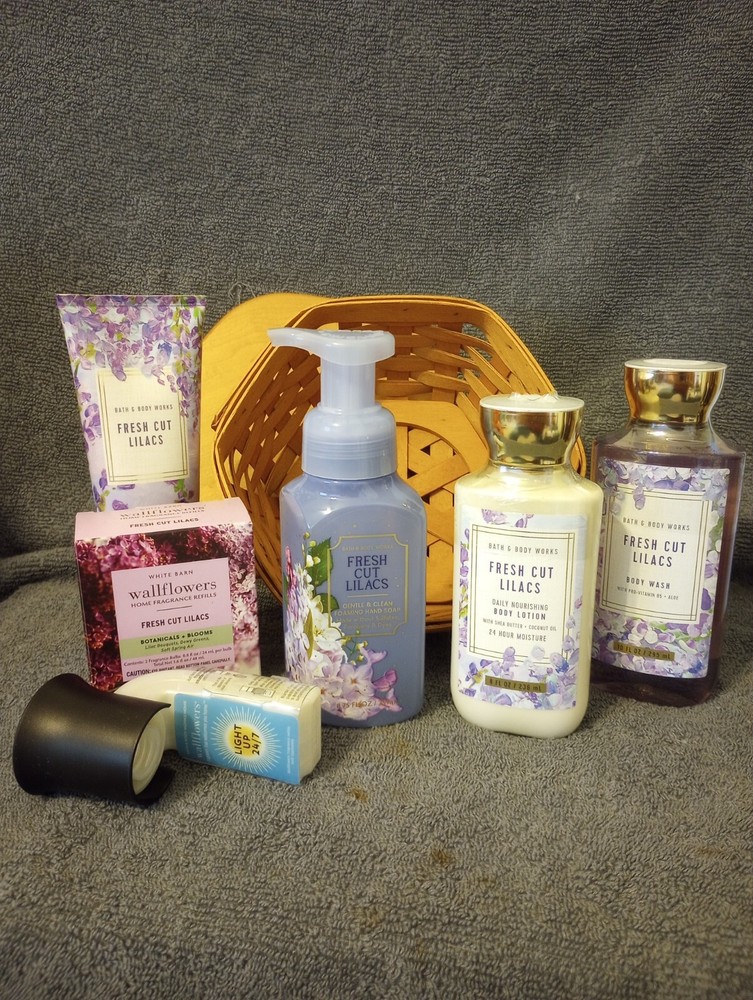 Mothers Day Gift Basket With Bath & Body Works-image
